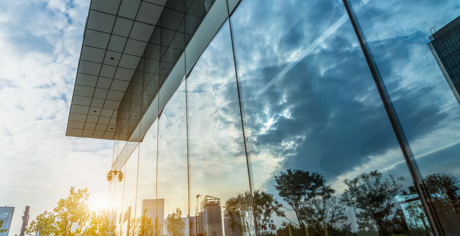 fönsterfilm solskydd på fönster