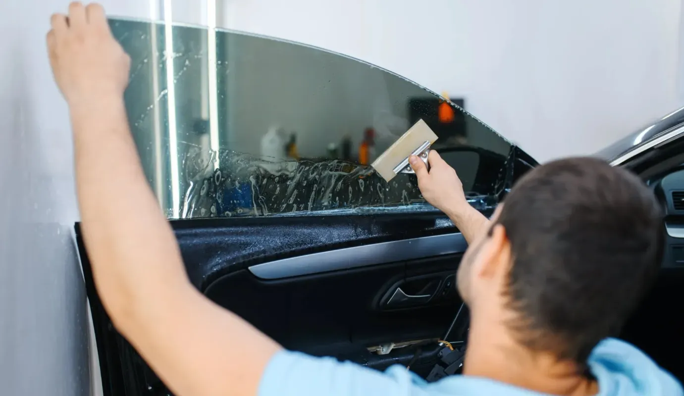 tona rutor på bilen